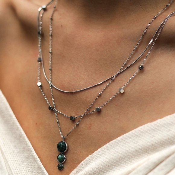 Less is More: SVET Dainty Minimalist Silver Necklace - Picture 4 of 9